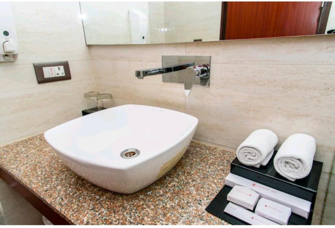 Glace Stay Inn Near Igi Airport New Delhi Exterior foto